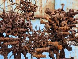 Rostige Metall-Skulptur