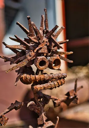 Rostige Roboter-Skulptur